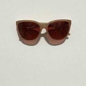 Stylish Tan Sunglasses